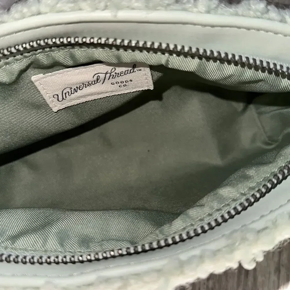 Universal Thread sea foam green Boucle Wristlet Sherpa Bag Zipper NWT